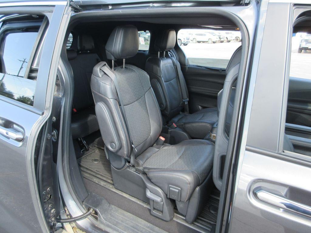 2025 Toyota Sienna Platinum