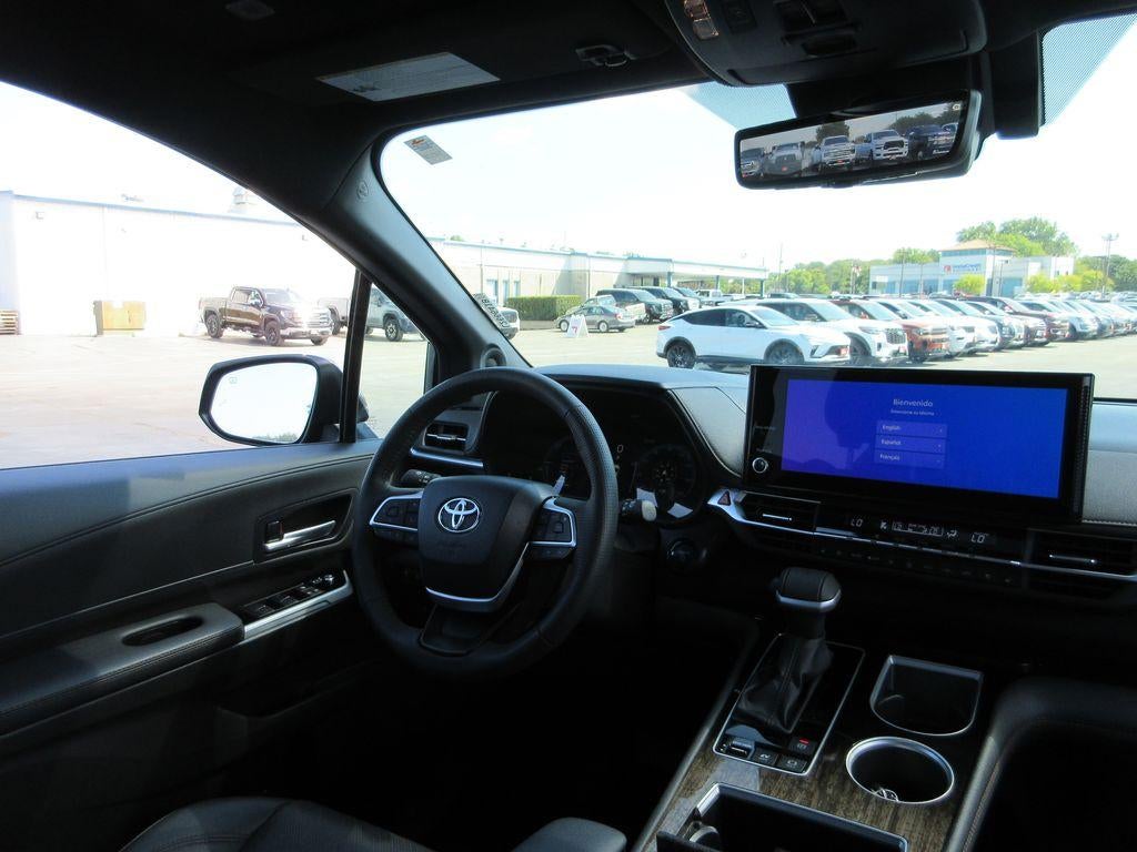 2025 Toyota Sienna Platinum