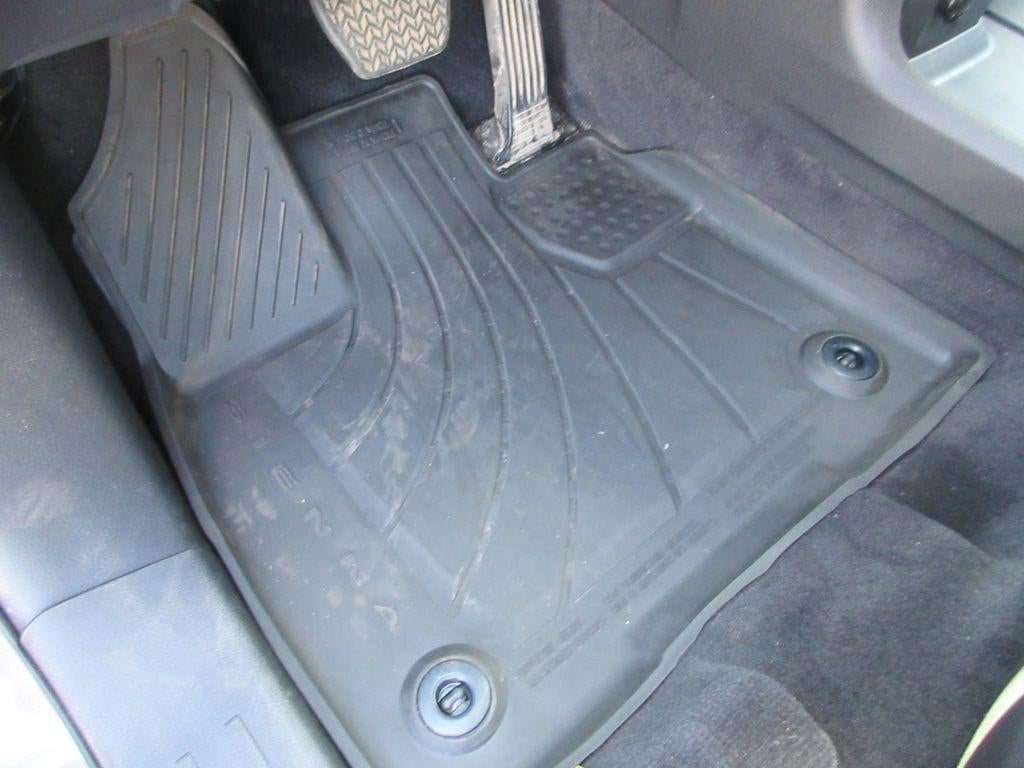 2025 Toyota Sienna Platinum