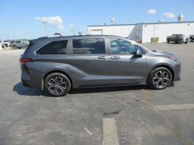 2025 Toyota Sienna Platinum