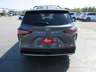 2025 Toyota Sienna Platinum