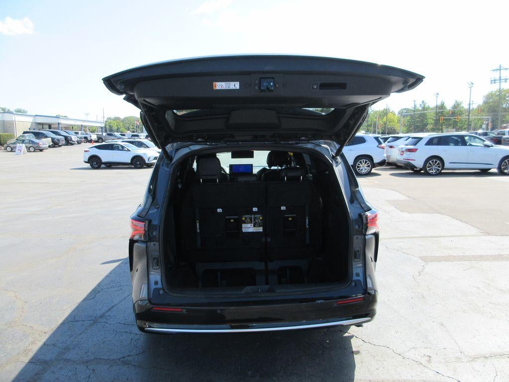 2025 Toyota Sienna Platinum