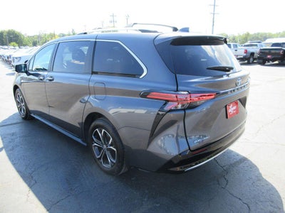 2025 Toyota Sienna Platinum