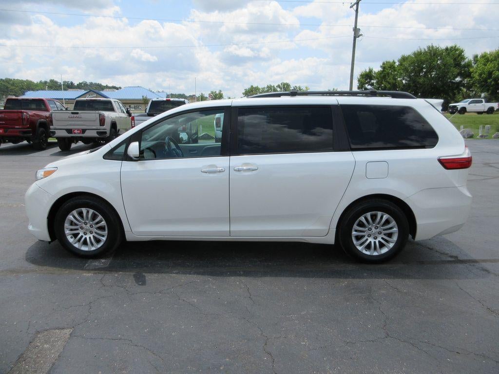 2016 Toyota Sienna XLE