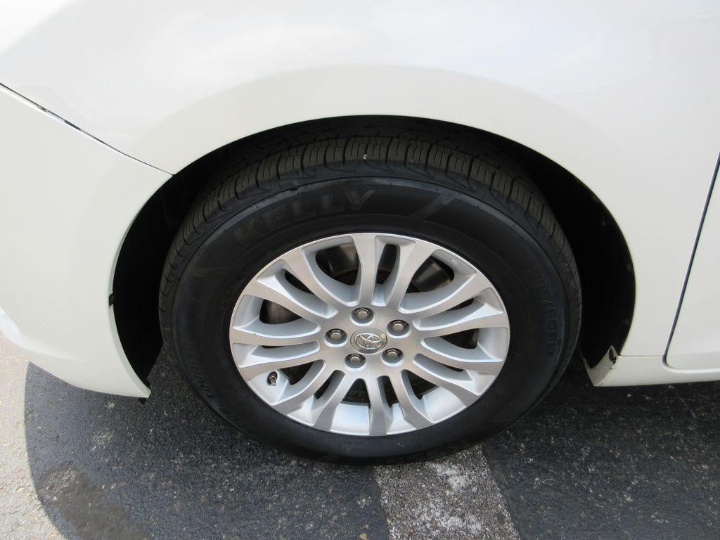 2016 Toyota Sienna XLE