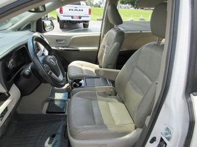 2016 Toyota Sienna XLE