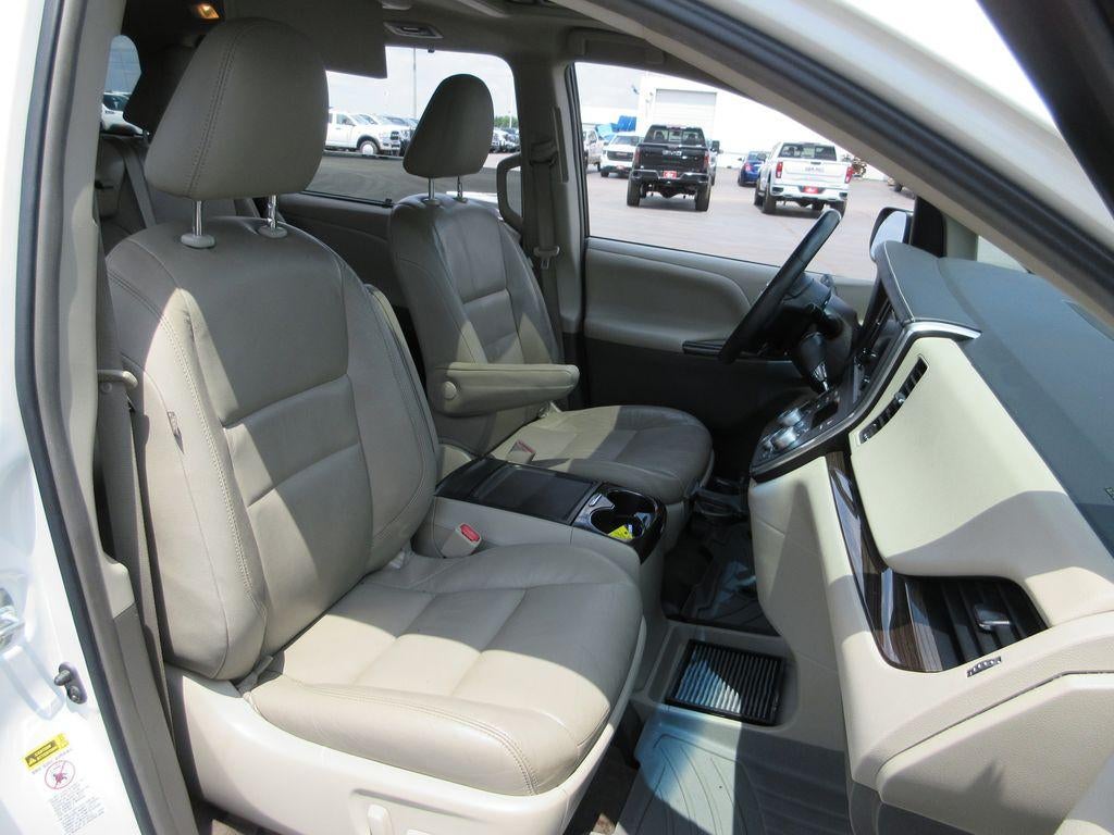 2016 Toyota Sienna XLE