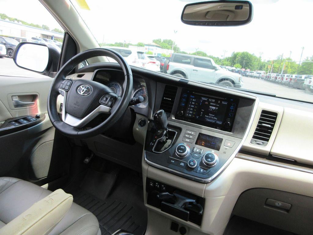 2016 Toyota Sienna XLE