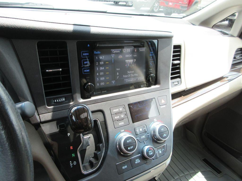 2016 Toyota Sienna XLE