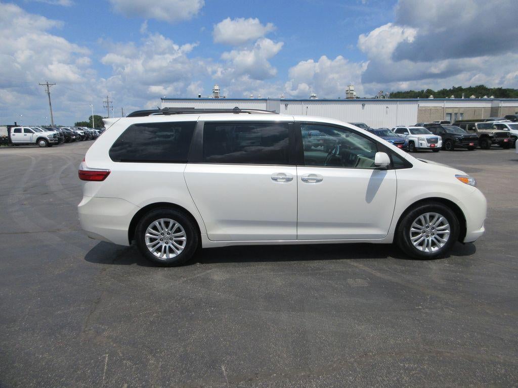 2016 Toyota Sienna XLE