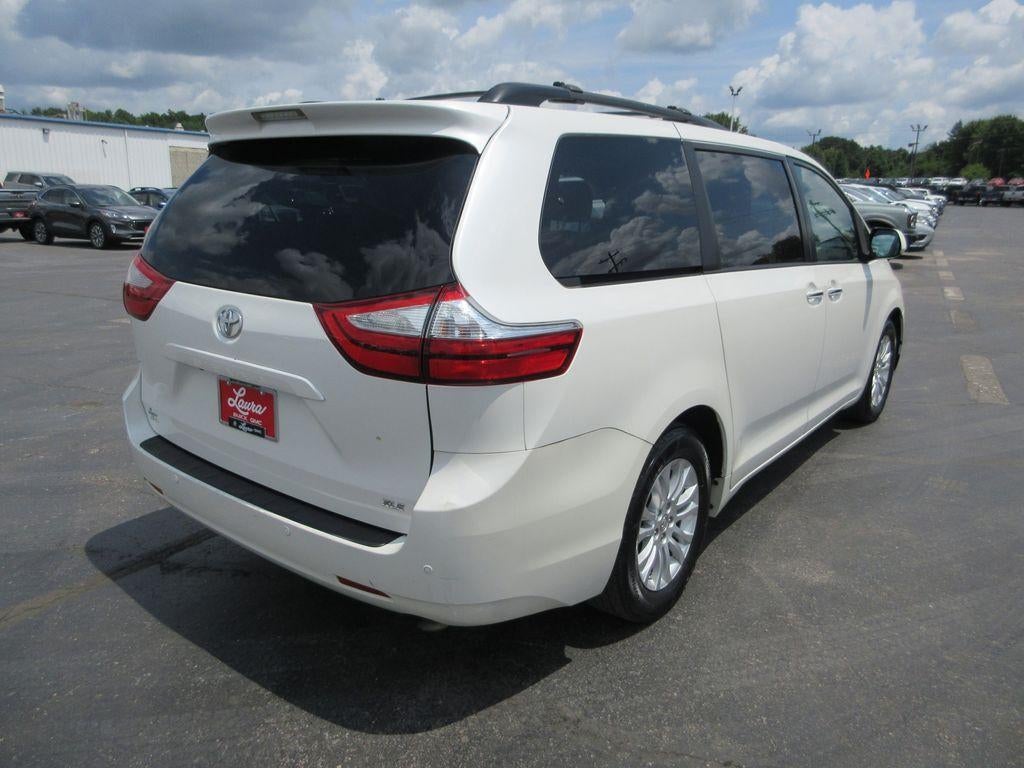 2016 Toyota Sienna XLE