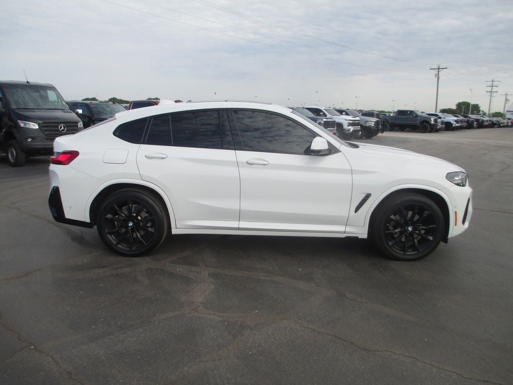 2023 BMW X4 xDrive30i