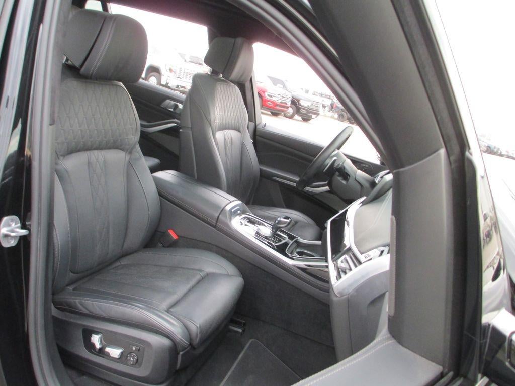 2022 BMW X7 M50i