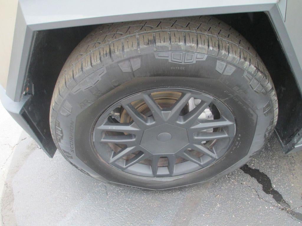 2025 Tesla Cybertruck Base