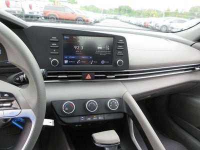 2025 Hyundai Elantra SE