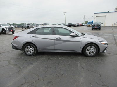 2025 Hyundai Elantra SE