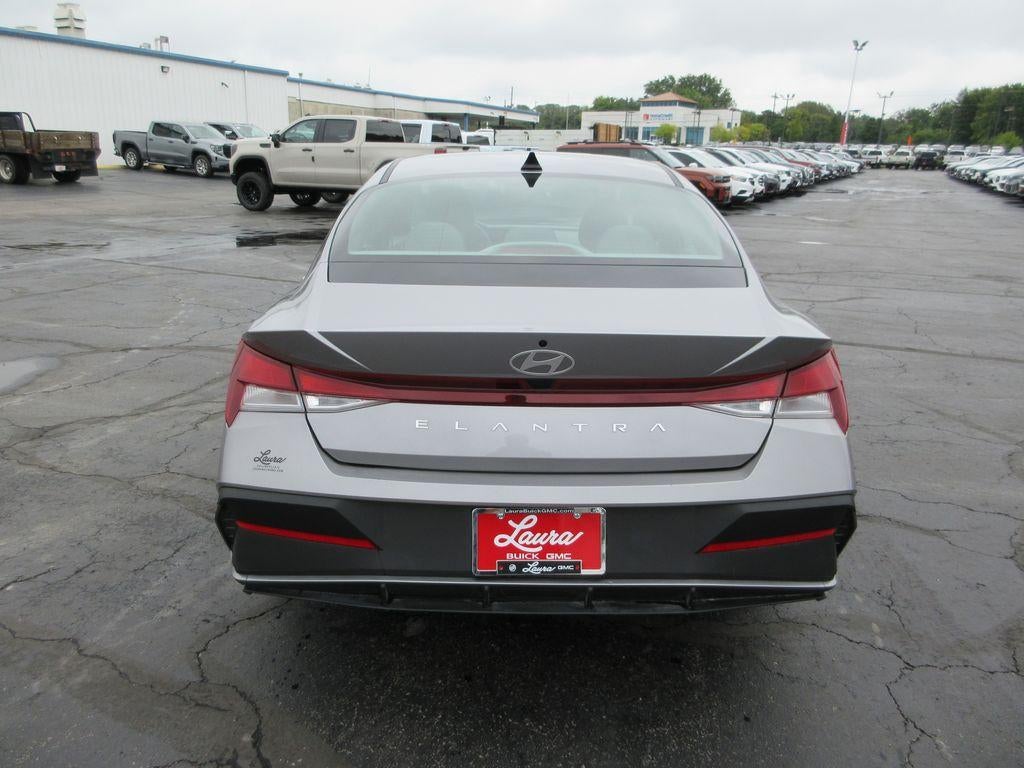 2025 Hyundai Elantra SE