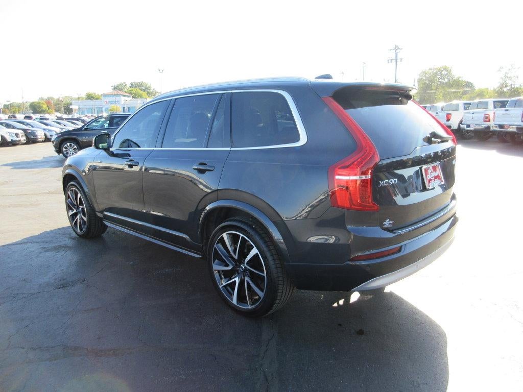 2022 Volvo XC90 T6 Momentum 7 Passenger