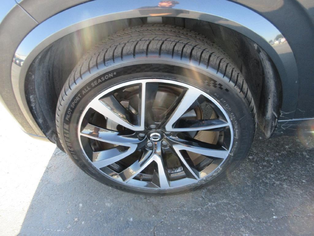 2022 Volvo XC90 T6 Momentum 7 Passenger