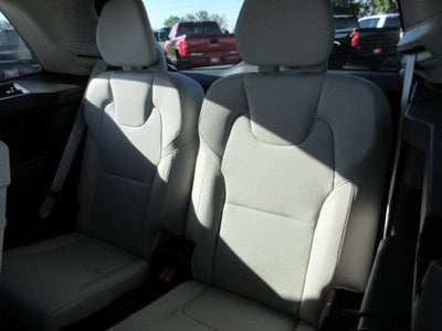 2022 Volvo XC90 T6 Momentum 7 Passenger