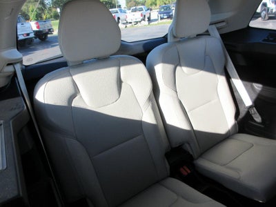 2022 Volvo XC90 T6 Momentum 7 Passenger
