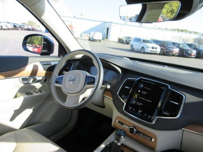 2022 Volvo XC90 T6 Momentum 7 Passenger