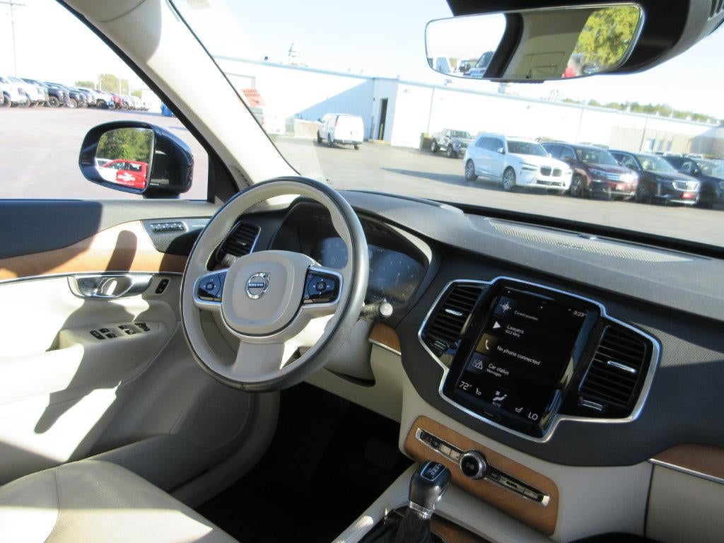 2022 Volvo XC90 T6 Momentum 7 Passenger