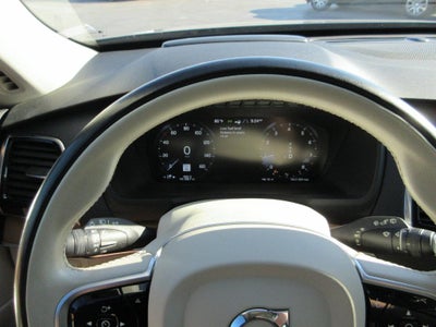 2022 Volvo XC90 T6 Momentum 7 Passenger