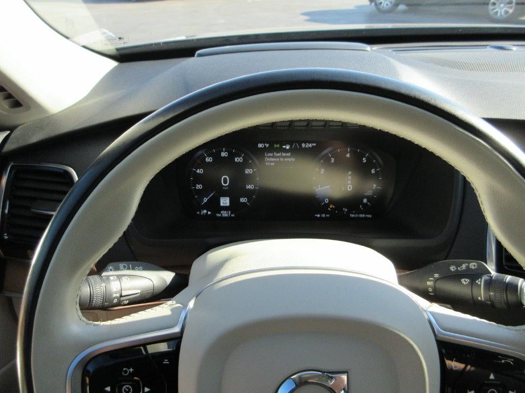 2022 Volvo XC90 T6 Momentum 7 Passenger