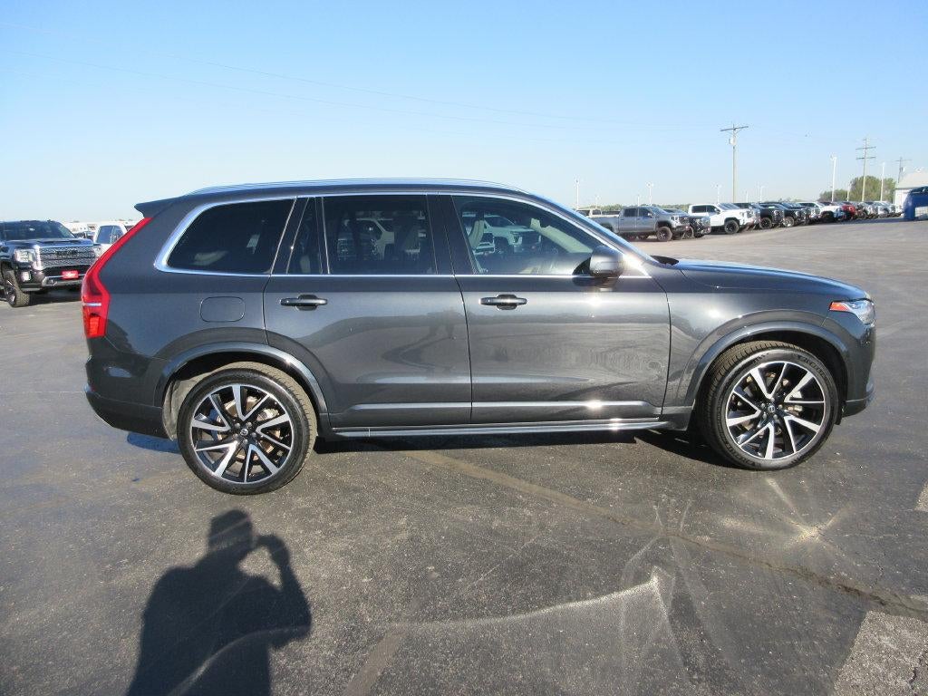 2022 Volvo XC90 T6 Momentum 7 Passenger