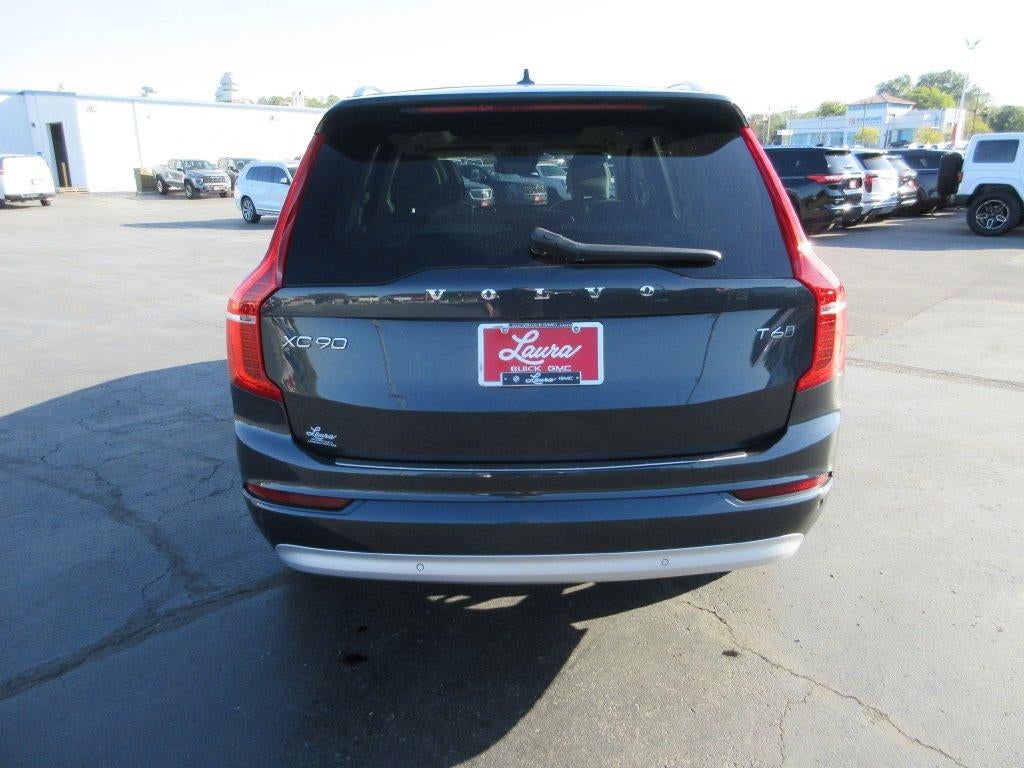 2022 Volvo XC90 T6 Momentum 7 Passenger