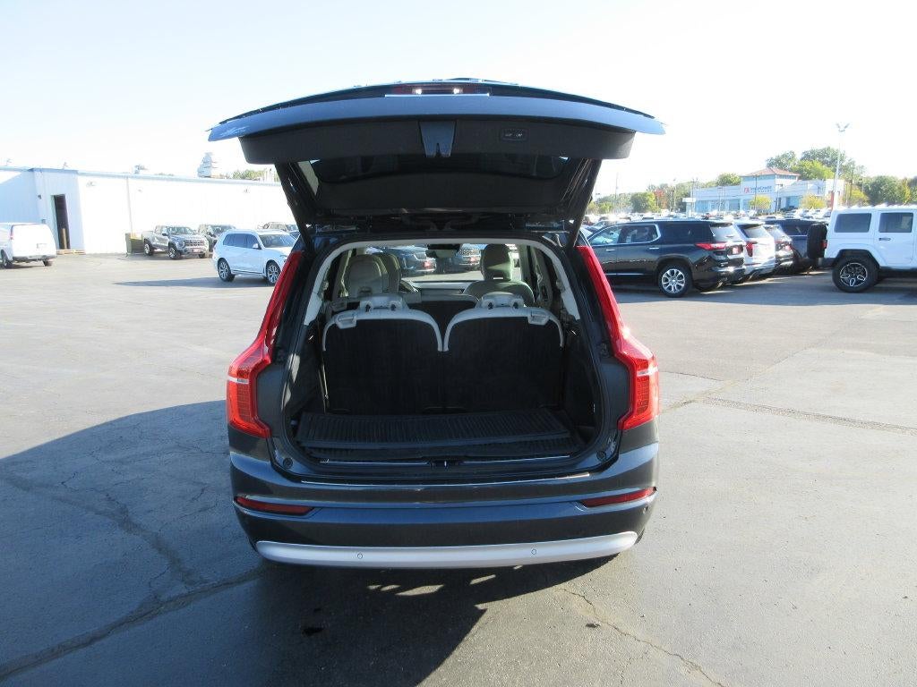 2022 Volvo XC90 T6 Momentum 7 Passenger