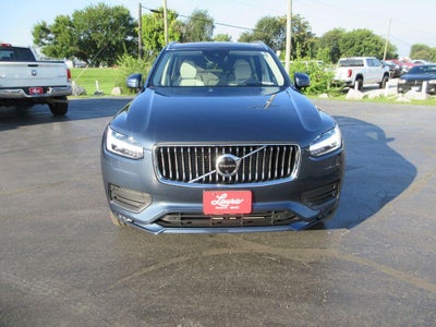 2022 Volvo XC90 T6 Momentum 7 Passenger
