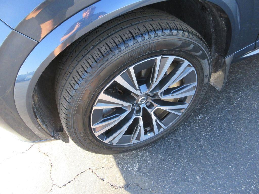 2022 Volvo XC90 T6 Momentum 7 Passenger