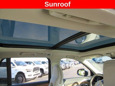 2022 Volvo XC90 T6 Momentum 7 Passenger