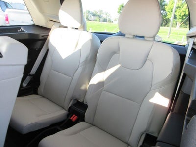 2022 Volvo XC90 T6 Momentum 7 Passenger
