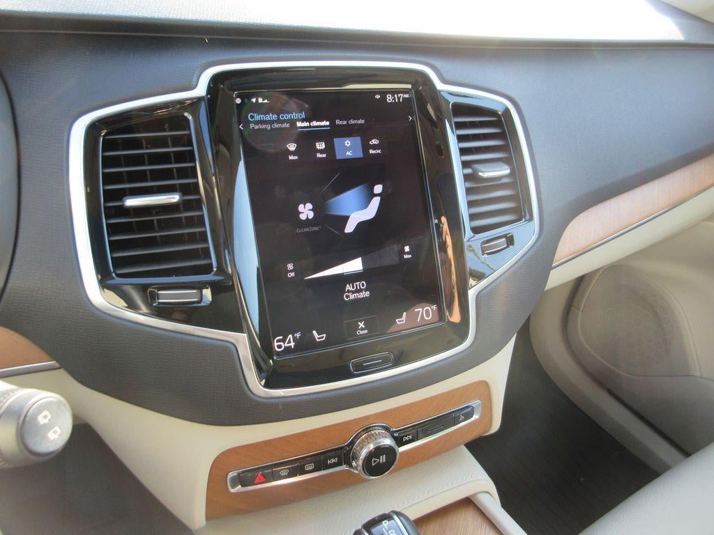2022 Volvo XC90 T6 Momentum 7 Passenger