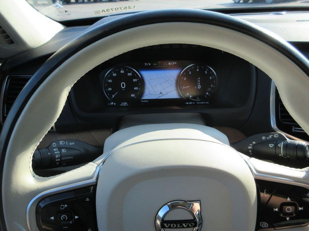2022 Volvo XC90 T6 Momentum 7 Passenger