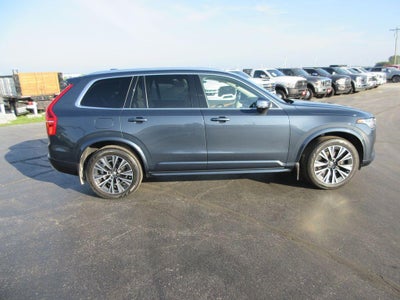 2022 Volvo XC90 T6 Momentum 7 Passenger