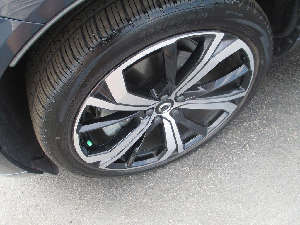 2024 Volvo XC60 Recharge Plug-In Hybrid T8 Ultimate Dark Theme